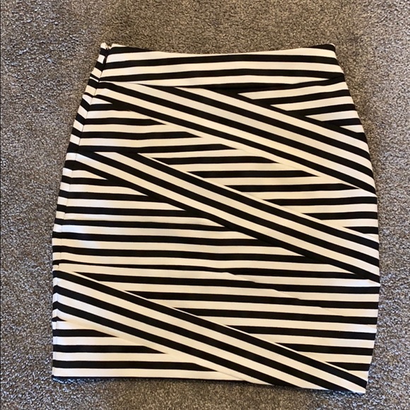 Women’s Skirt by Express Size 0 - Picture 2 of 5